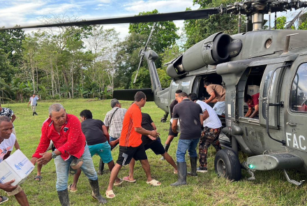 Ayuda fue transportada en helicópteros a comunidades damnificadas por lluvias en Córdoba