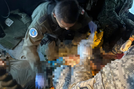 Evacuación aeromédica de 2 soldados heridos tras ataque con explosivos en Tarazá