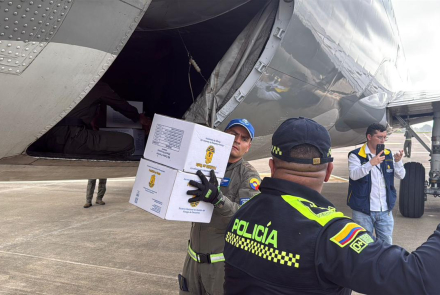 Fuerzas Militares refuerzan atención a emergencia por inundaciones en Colombia