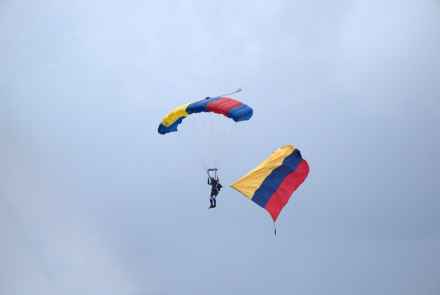 Paracaidismo militar: en cada salto, una vocación al servicio de Colombia