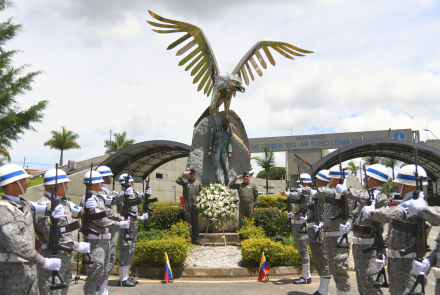 Acto simbólico honra a víctimas del conflicto armado en Colombia