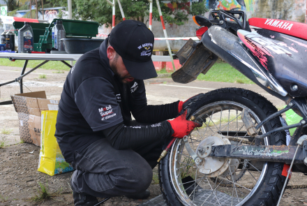 Alianza estratégica permite realizar mantenimiento a 300 motocicletas en el Putumayo