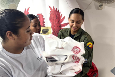 Entrega de kits escolares beneficia al barrio Nueva Guinea en San Andrés