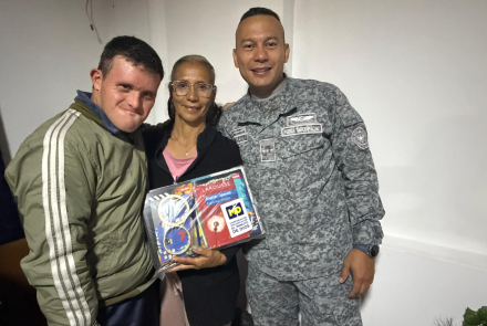 Kits escolares impulsa el aprendizaje de personas con discapacidad en Funza, Cundinamarca