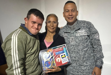 Kits escolares impulsa el aprendizaje de personas con discapacidad en Funza, Cundinamarca