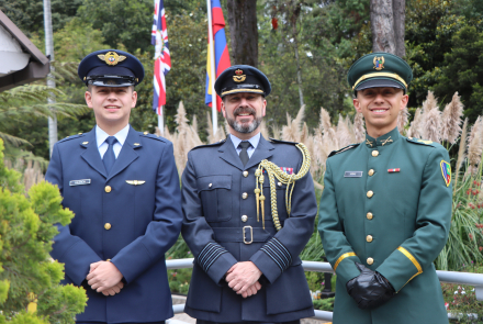 Oficiales colombianos cruzan fronteras entorno a la vocación militar