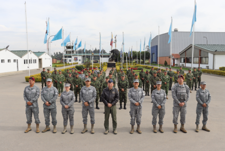 Suboficiales de alta jerarquía fortalecen su liderazgo durante visita al CAMAN