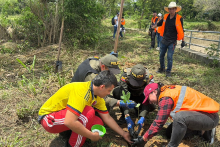 Siembra de 300 árboles fortalece acciones ambientales en Aguazul