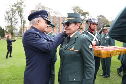 Ceremonia militar enaltece los 42 años de los Profesionales Oficiales de Reserva