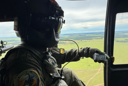 Mensajes de prevención lanzados desde el aire llegan a comunidades del Oriente