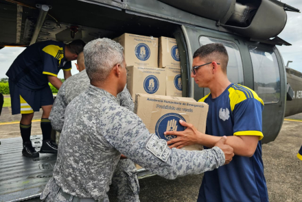 Más de 3,8 toneladas de ayuda humanitaria llegaron a Cubará a bordo de una aeronave Black Hawk