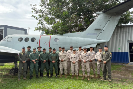 Colombia comparte su experiencia para proteger el espacio aéreo costarricense