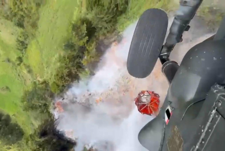 Helicóptero UH-60 combate incendio de gran magnitud en Rionegro