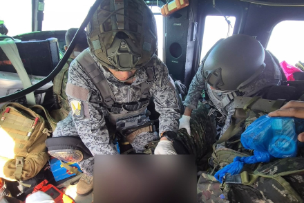 Sargento herido en campo minado se reencontró con su hijo, un soldado Fuerza Aérea