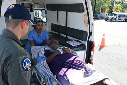Adulta mayor fue trasladada desde Providencia por patología cardíaca