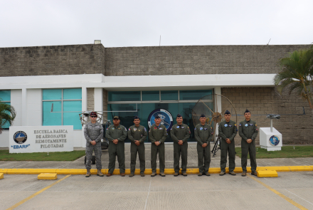 Panamá y Colombia fortalecen cooperación en formación aeronáutica 