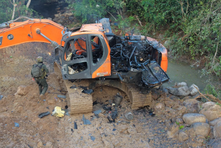 Destruidas cinco excavadoras utilizadas para la extracción ilegal de oro en el río Saldaña