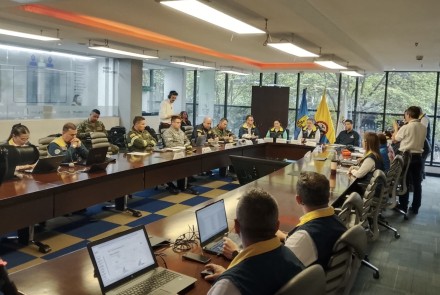 Fuerza Aérea Colombiana fortalece la preparación ante emergencias durante el simulacro nacional.