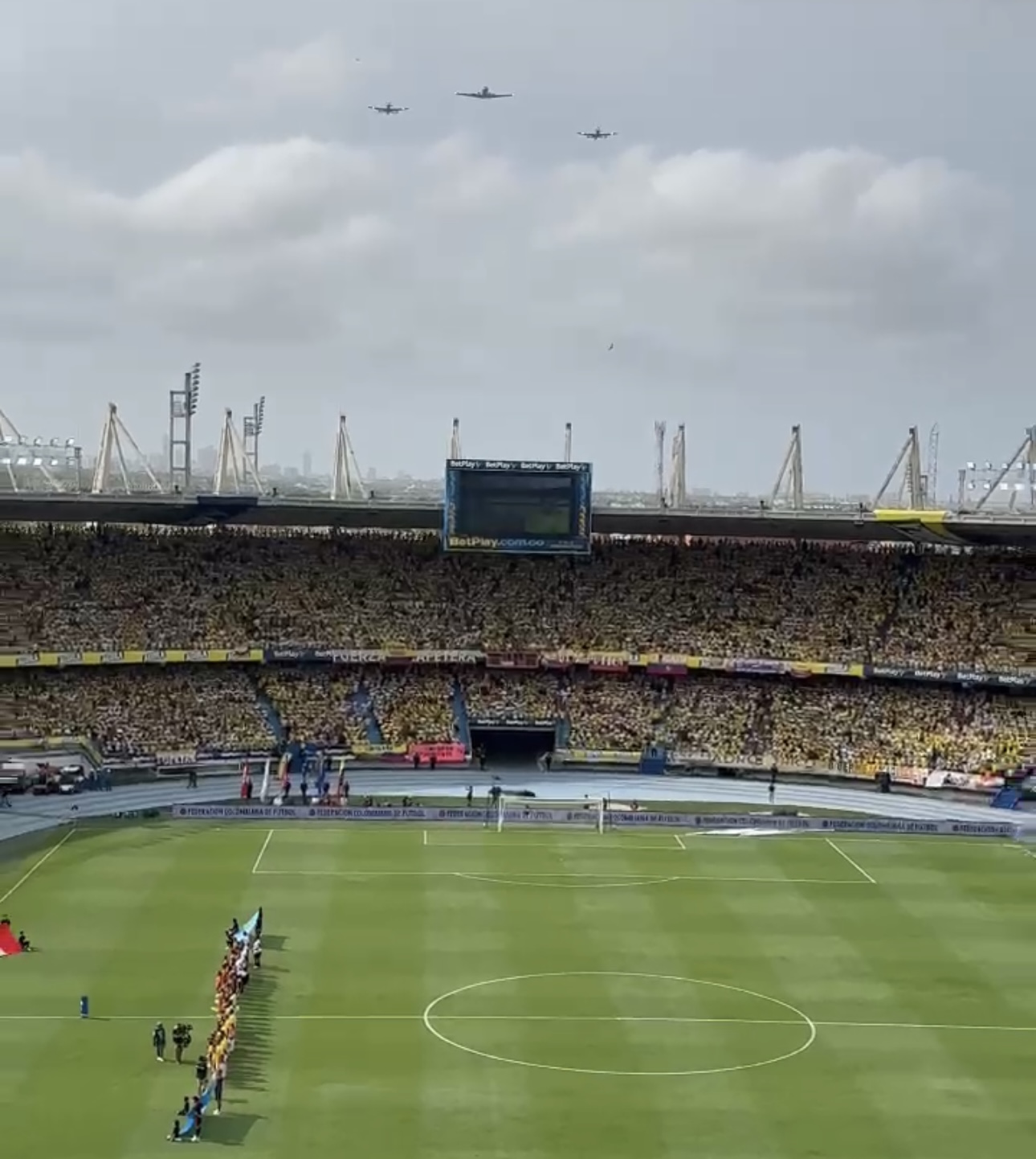 Participación de la Fuerza Aeroespacial Colombiana en el partido Colombia vs. Perú