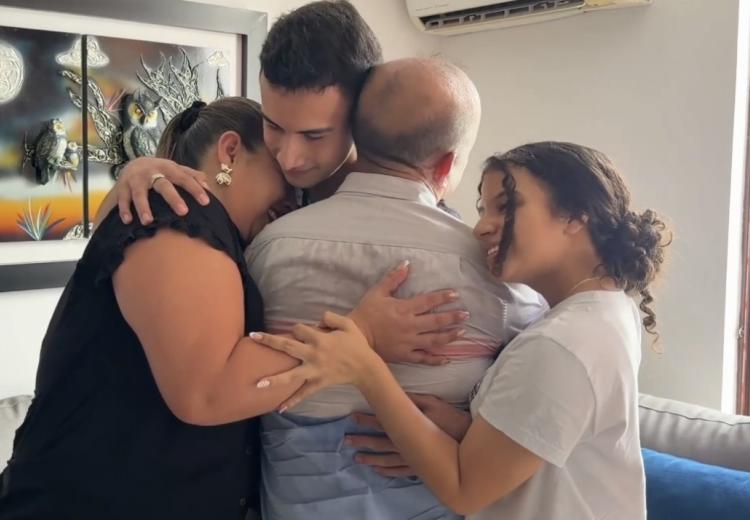 Familia recibe la notificación de la selección a la Escuela de Subificiales