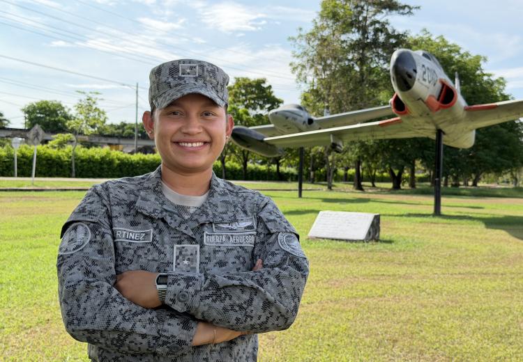 La Subteniente Hailef Martínez es la primera Oficial indígena Wayú de la Fuerza Aeroespacial Colombiana. 