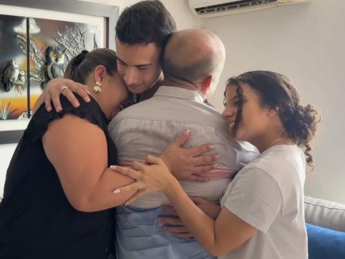 Familia recibe la notificación de la selección a la Escuela de Subificiales