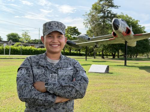 La Subteniente Hailef Martínez es la primera Oficial indígena Wayú de la Fuerza Aeroespacial Colombiana. 