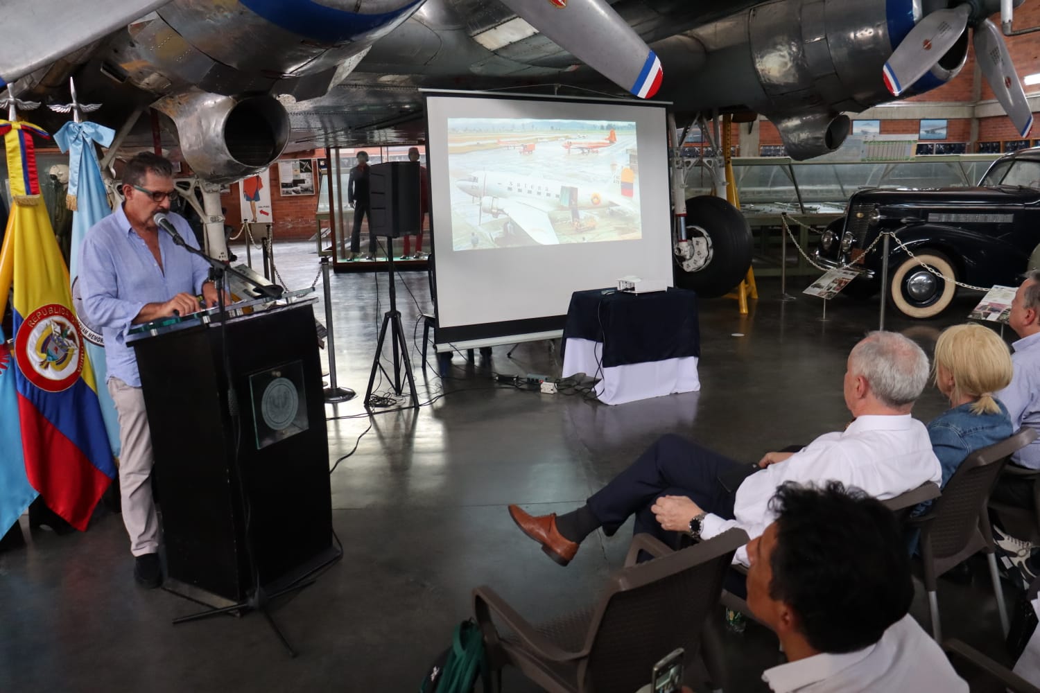 Sesión de la Academia Colombiana de Historia Aérea Sesión de la Academia Colombiana de Historia Aérea