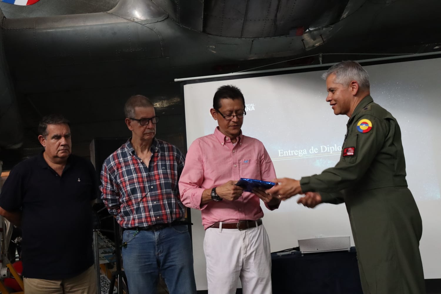 Sesión de la Academia Colombiana de Historia Aérea Sesión de la Academia Colombiana de Historia Aérea