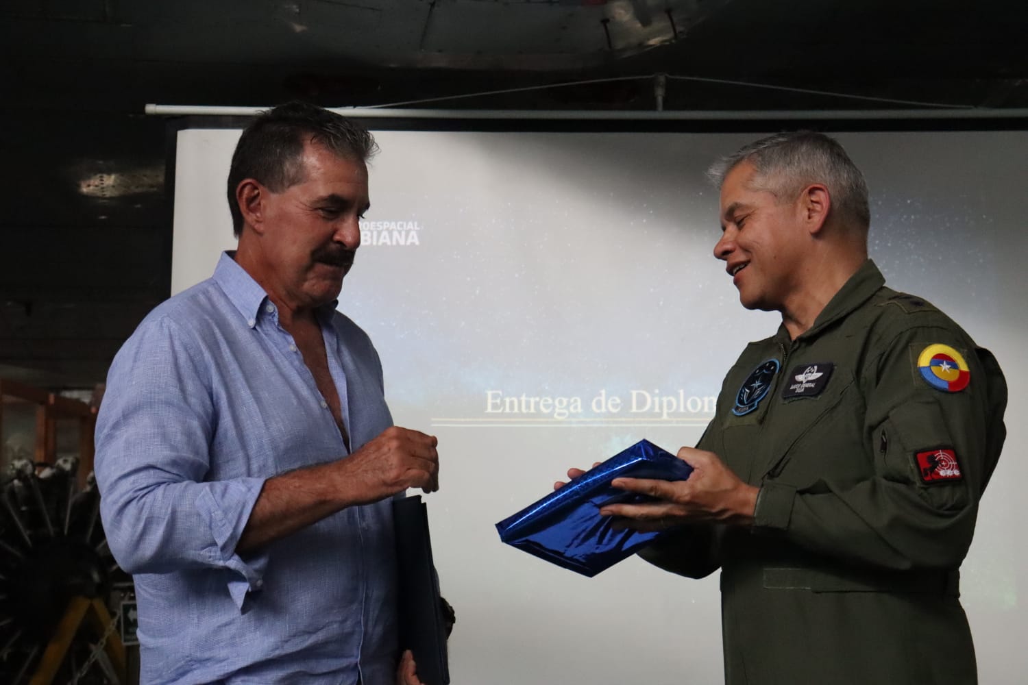 Sesión de la Academia Colombiana de Historia Aérea Sesión de la Academia Colombiana de Historia Aérea