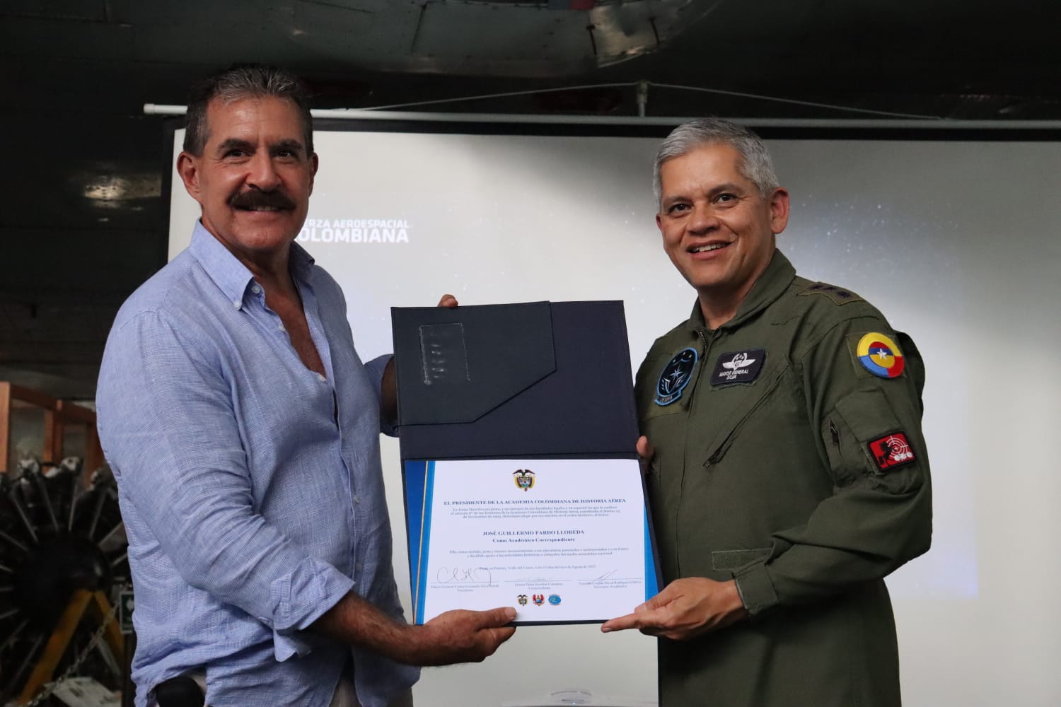 Sesión de la Academia Colombiana de Historia Aérea Sesión de la Academia Colombiana de Historia Aérea