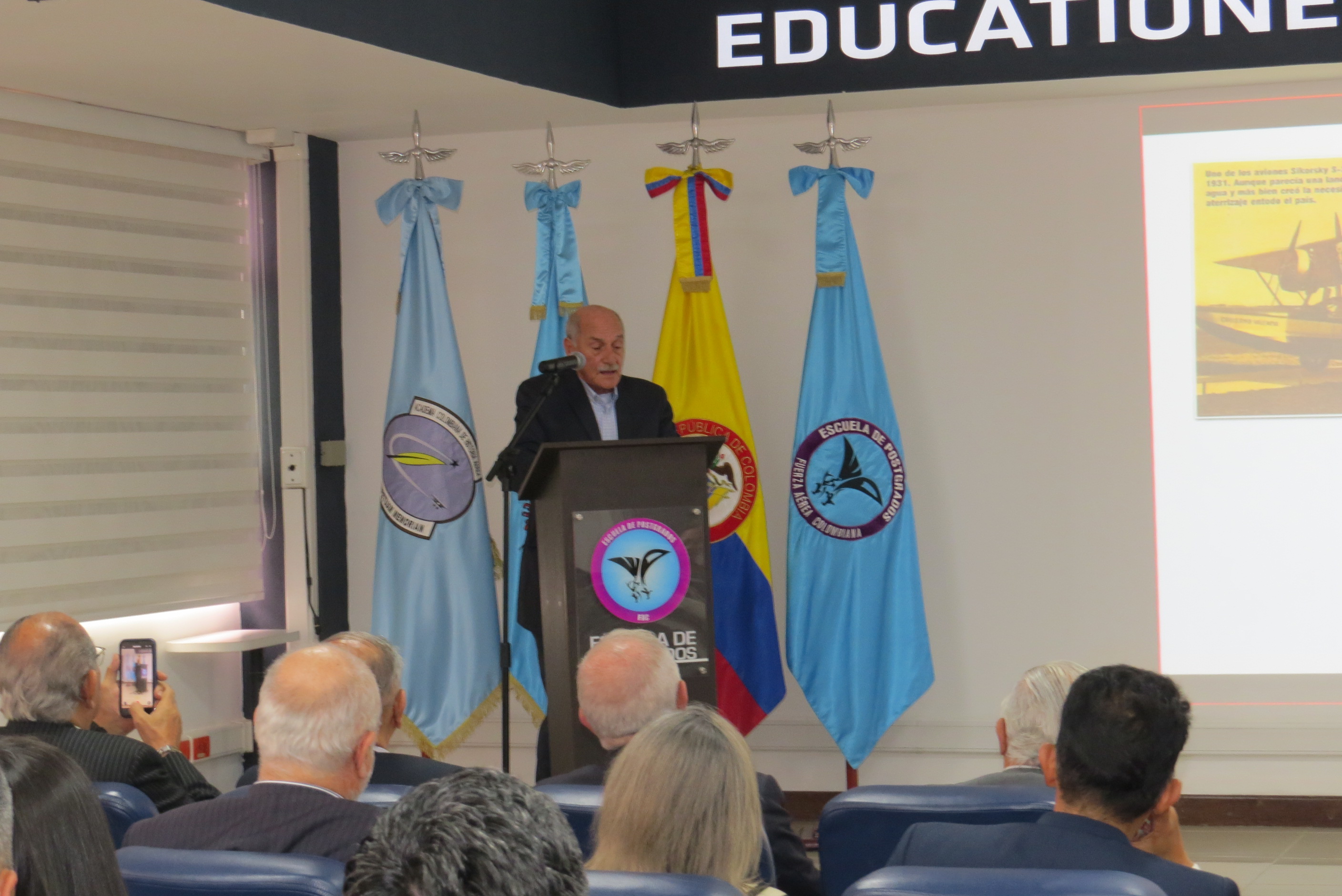 Primera Sesión Academia de Historia Aérea