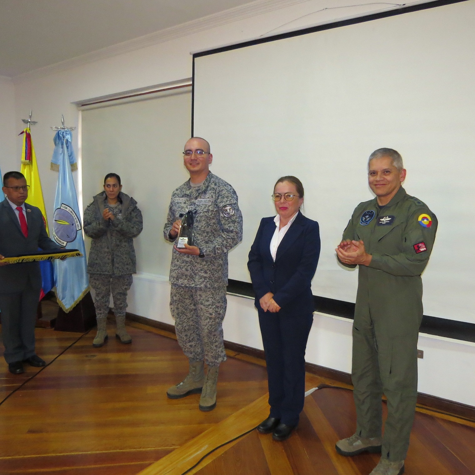 Segunda Sesión Academia Colombiana de Historia Aérea Segunda Sesión Academia Colombiana de Historia Aérea