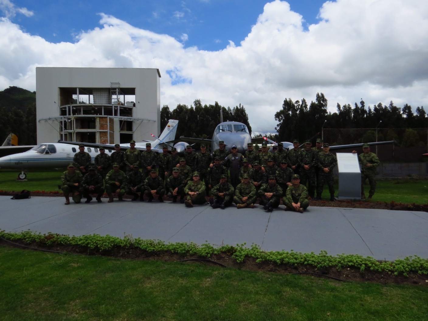Visita personal de suboficiales al Museo Aeroespacial 