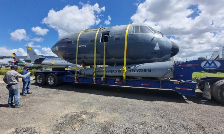 Aeronave de transporte táctico llega al Museo Aeroespacial