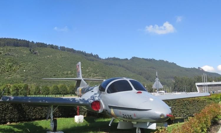 Tweet T-37C FAC 2135