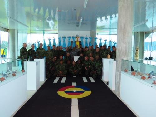 Visita personal de suboficiales al Museo Aeroespacial 