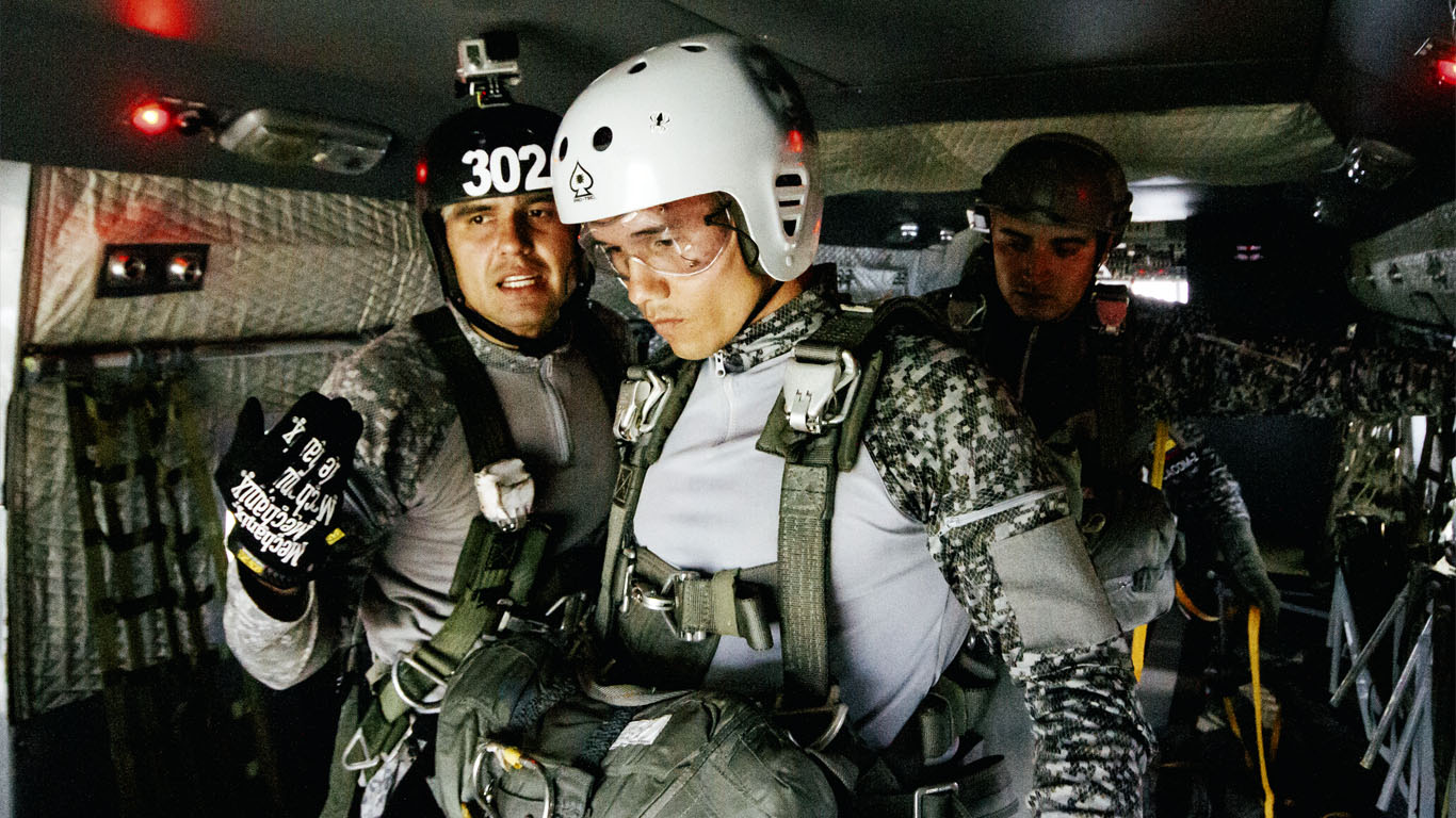 Comando Especial Aéreo de la Fuerza Aérea Colombiana recibe instrucción y prepara salto en modalidad a baja altura en Campeonato Nacional de Paracaidismo 2017
