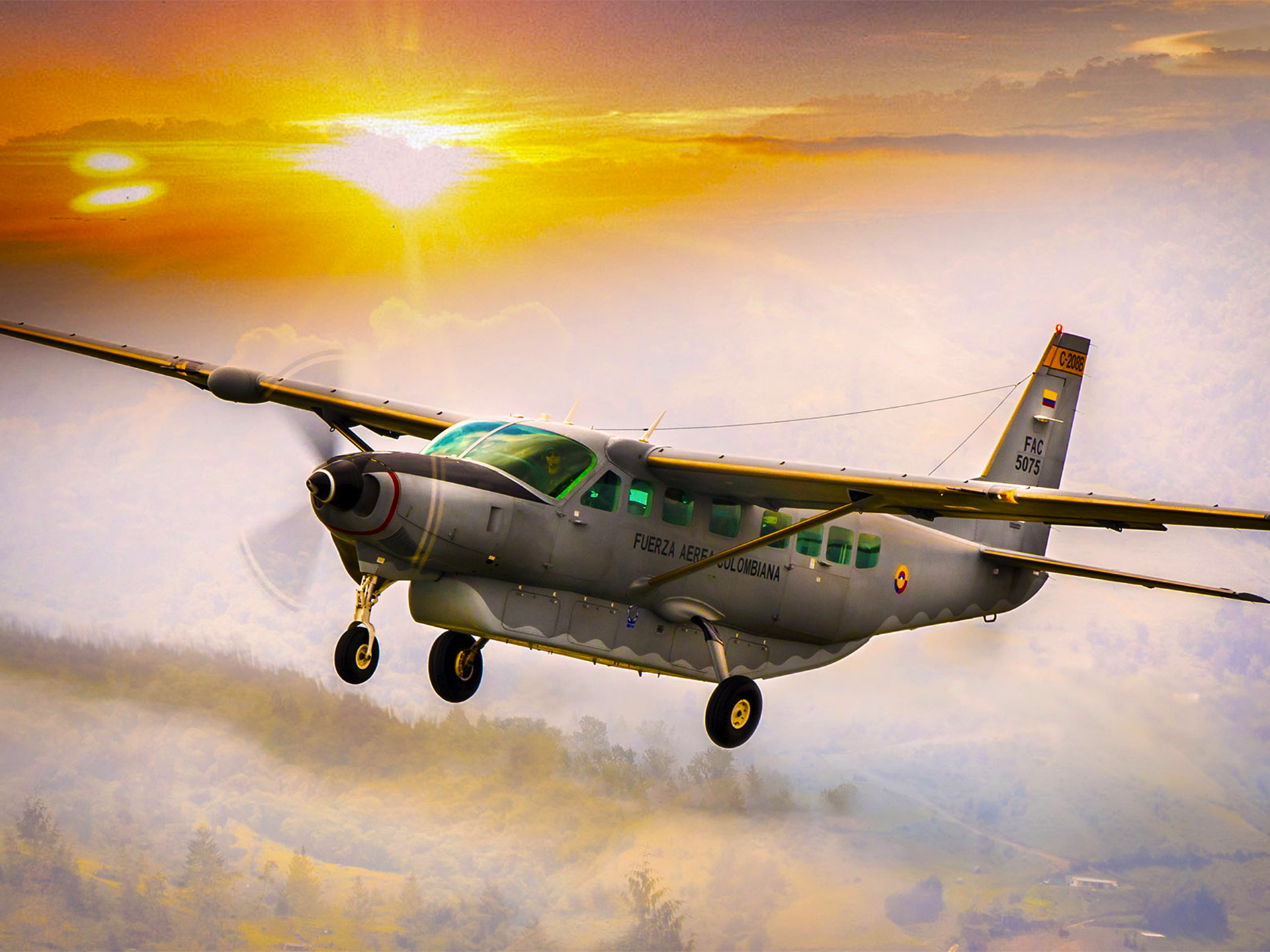 Avión Cessna 208B Grand Caravan, gracias a su versátil configuración medicalizada, con sistemas NVG y FLIR, efectúa misiones de transporte, inteligencia y traslado aeromédico las 24 horas en el territorio nacional.