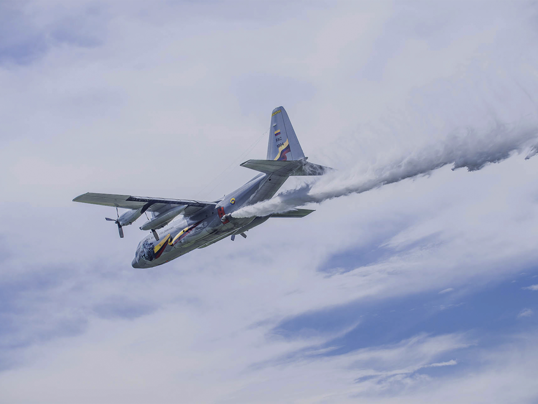 Hércules C-130 con Sistema Modular Aerotransportado Contra Incendios MAFFS II.