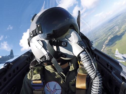 “Kyria” Piloto e instructora de T-27 surca los cielos colombianos.