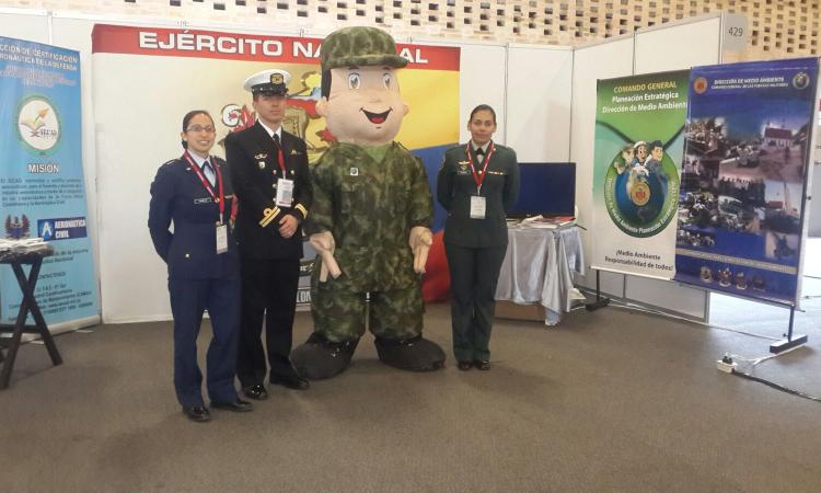 Expositores Fuerzas Militares